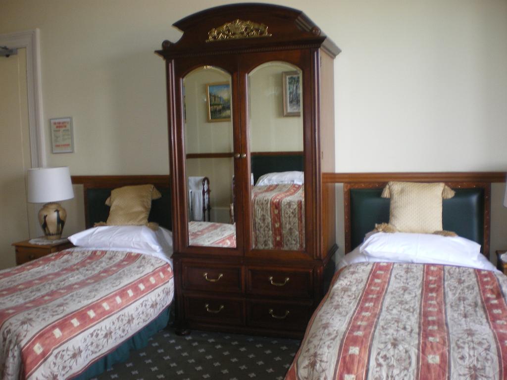 Langley Bank Guest House Άυρ Εξωτερικό φωτογραφία