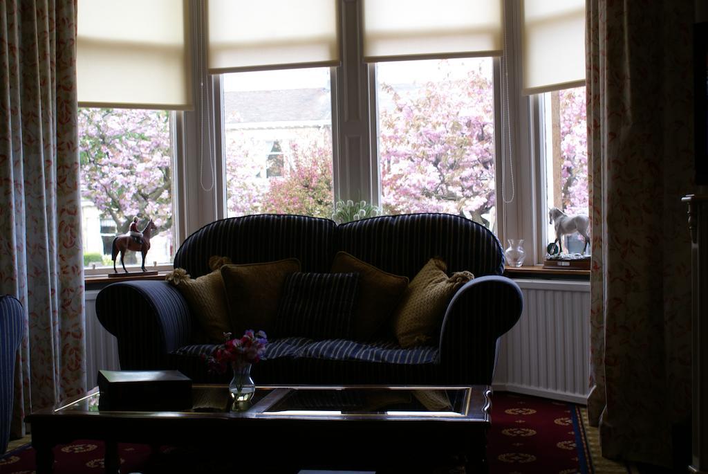 Langley Bank Guest House Άυρ Εξωτερικό φωτογραφία
