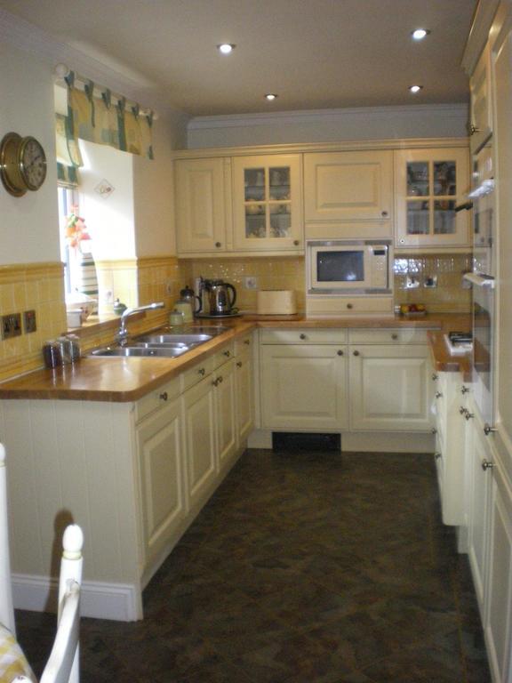 Langley Bank Guest House Άυρ Εξωτερικό φωτογραφία