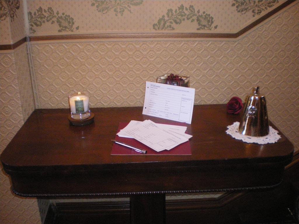 Langley Bank Guest House Άυρ Εξωτερικό φωτογραφία